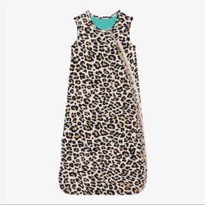NWT Posh Peanut
Lana Leopard Tan
Sleeveless Ruffled Sleep Sack
2.5 TOG- 0-6M